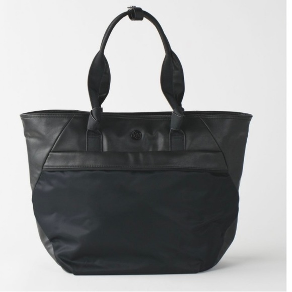 lululemon athletica Handbags - Lululemon Everything BagBlack excellent condition